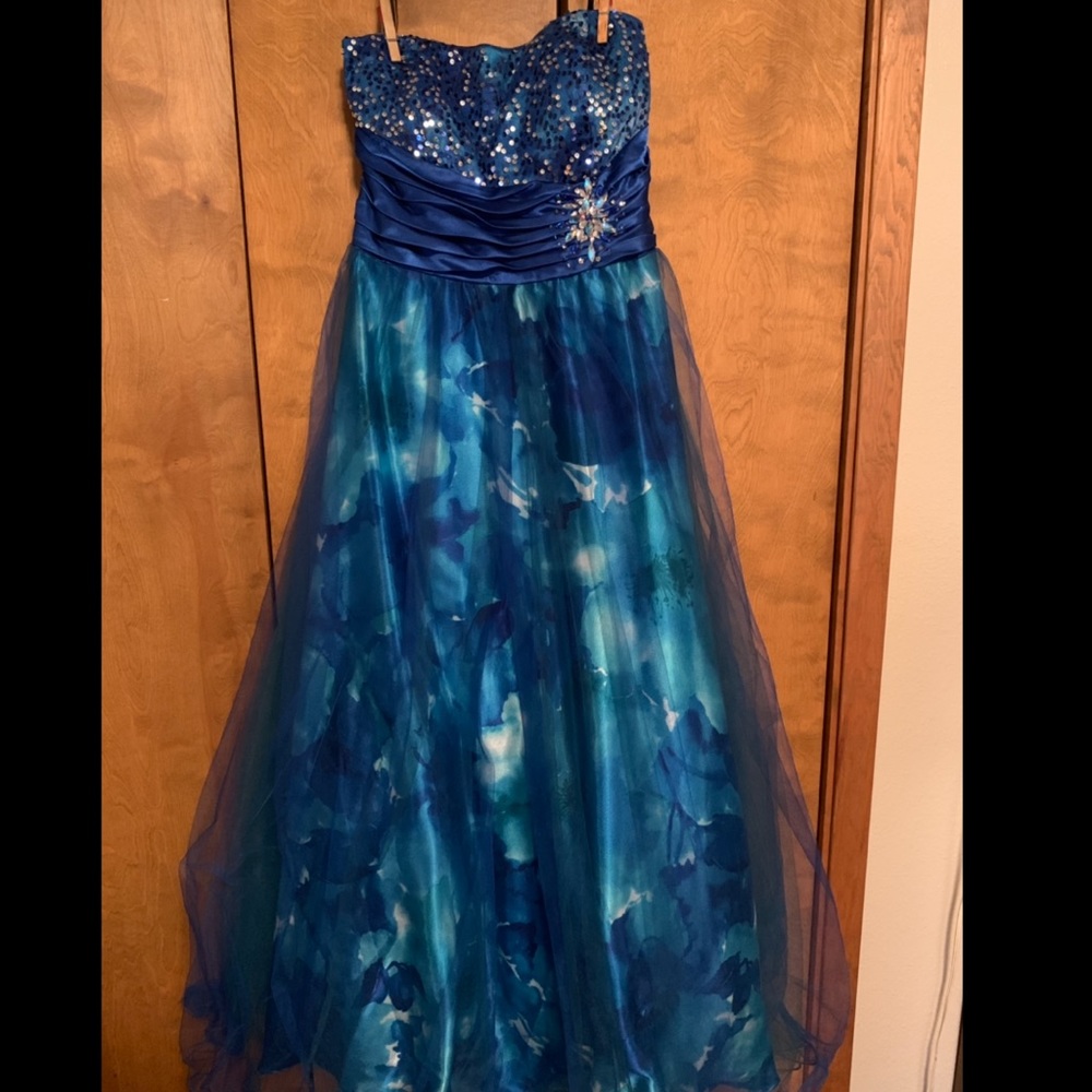 Long Blue Prom/Formal Dress